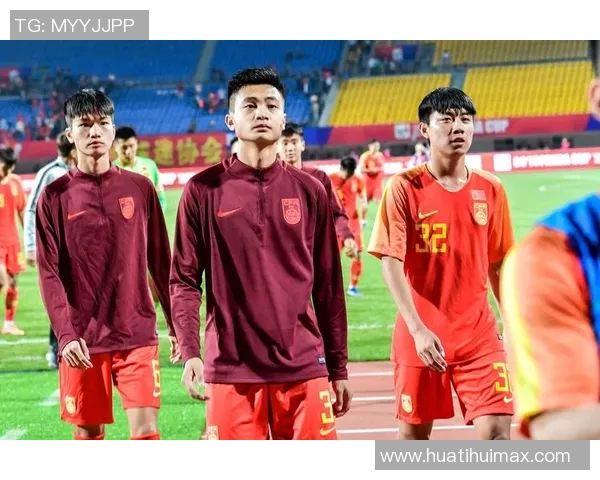 特纳三分球表现惊艳队友鼓励他勇敢投篮展现新风采